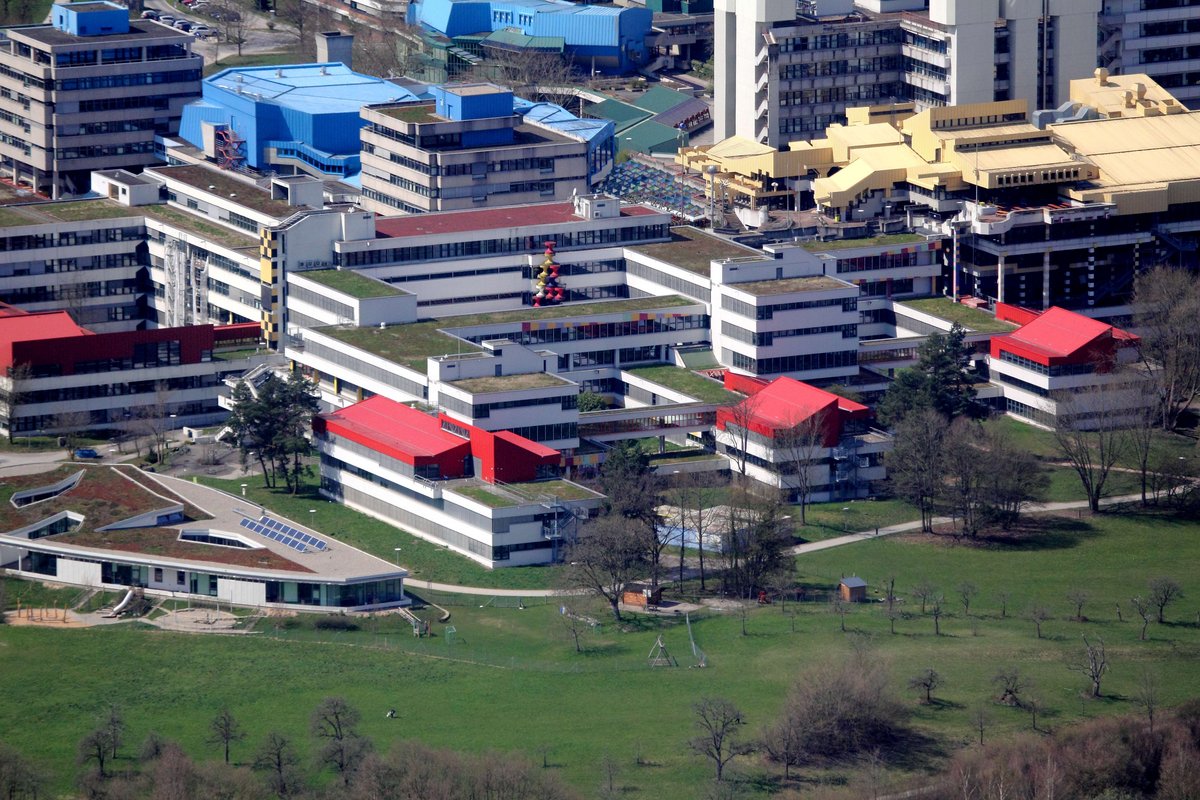 Luftbild der Universität Konstanz mit dem Gebäude der Wirtschaftswissenschaften 