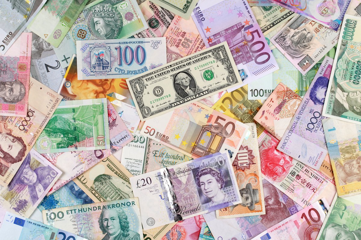 various international banknotes